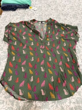 Green Cat-Print V-Neck Short-Sleeve Blouse
